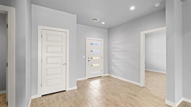 Building Photo - 12624 E Hefner Rd