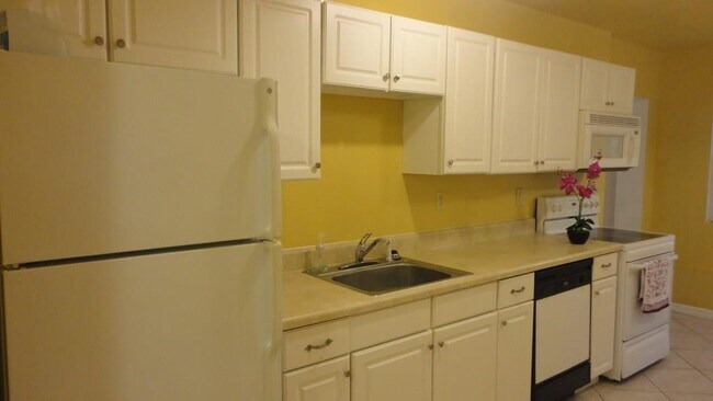 Building Photo - 1550 5th Ct