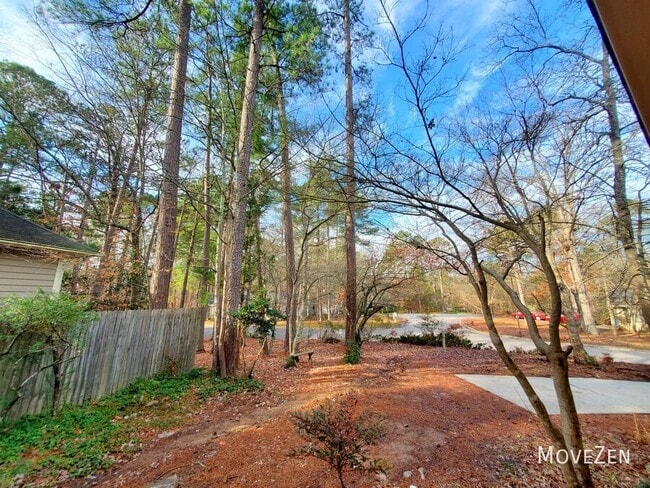 Building Photo - 2323 Ridgefield Dr