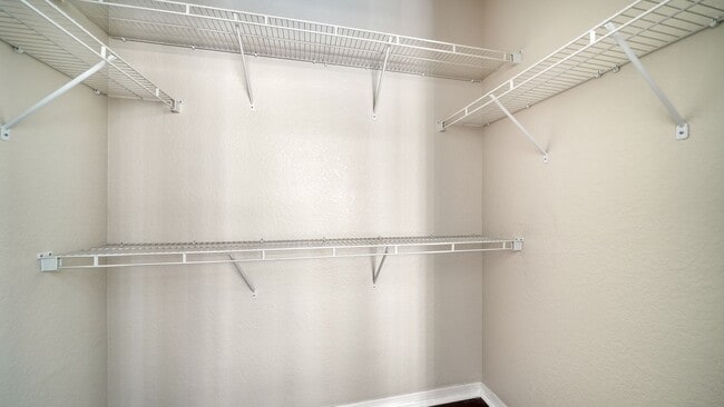 Building Photo - Annual furnished OPTIONAL 2-bed 2-bath upscale condo in the Broadway Promenade