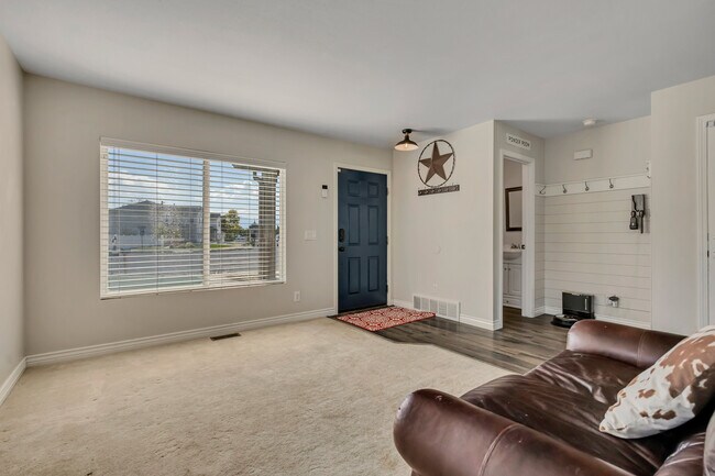 Building Photo - 6790 Greenfield Ln