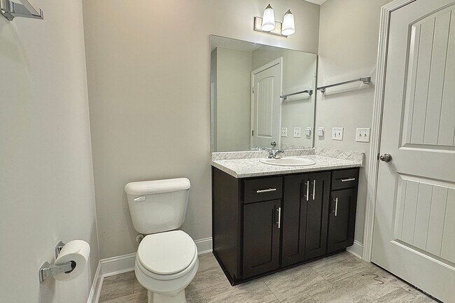 Building Photo - AVAILABLE EARLY DECEMBER (Small Pets Only)