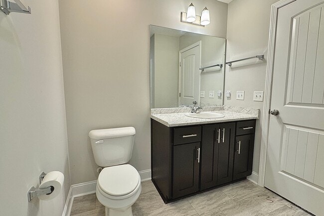 Building Photo - AVAILABLE NOW! (Small Pets Only)