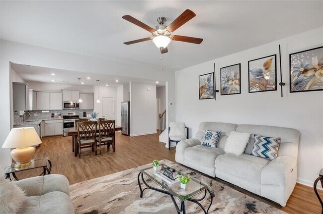 Building Photo - 317 Lucyanna Ln