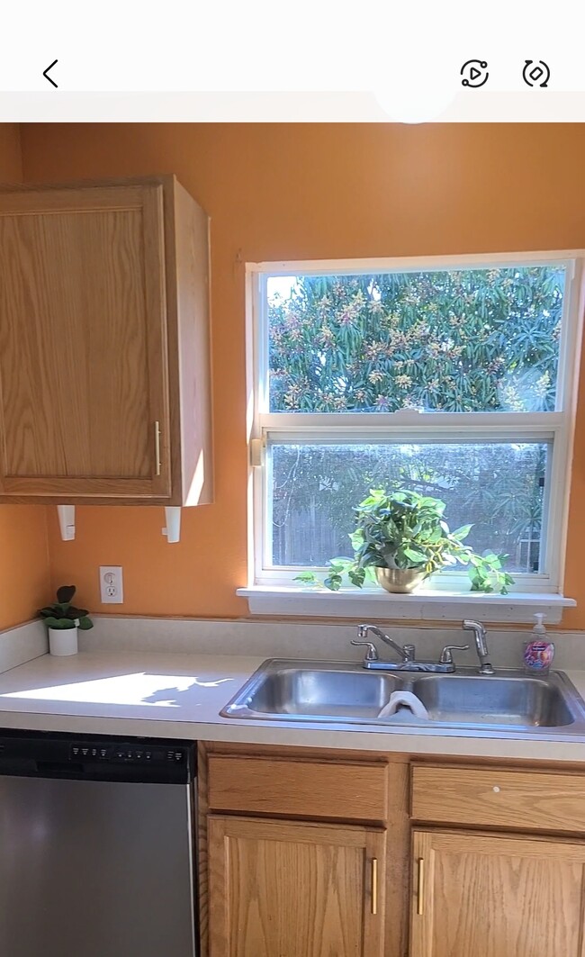 Kitchen - 1038 SW Liberty Ave