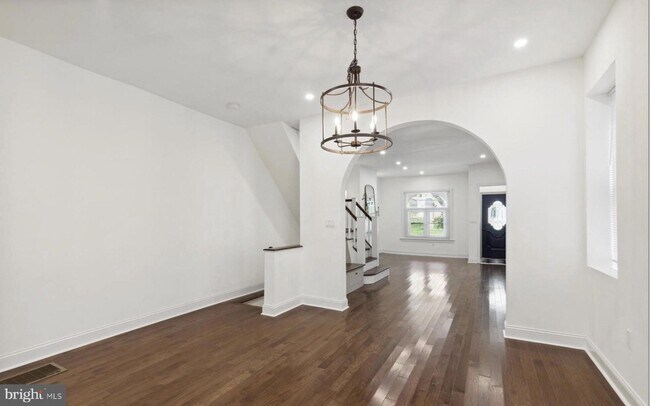 Building Photo - 5516 Cedar Ave