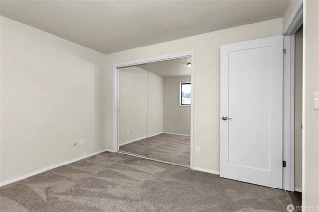 Building Photo - Beautifully Updated Duplex | W/D Included | Ideal for JBLM Commuters