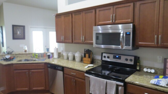 Building Photo - Beautiful 4/2 Home in Leesburg