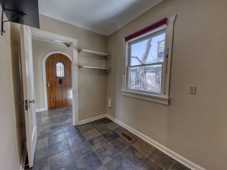 Building Photo - 483 E 8th Ave