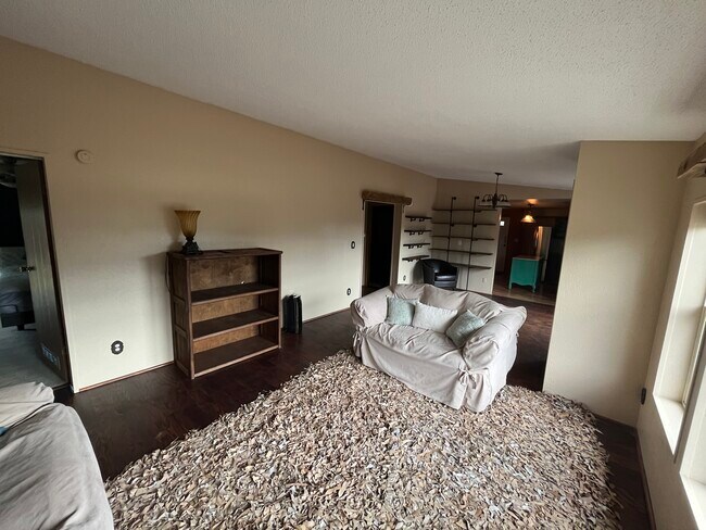 Building Photo - 425 Chapin Ln