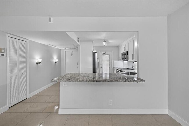 Building Photo - 3090 N Course Dr