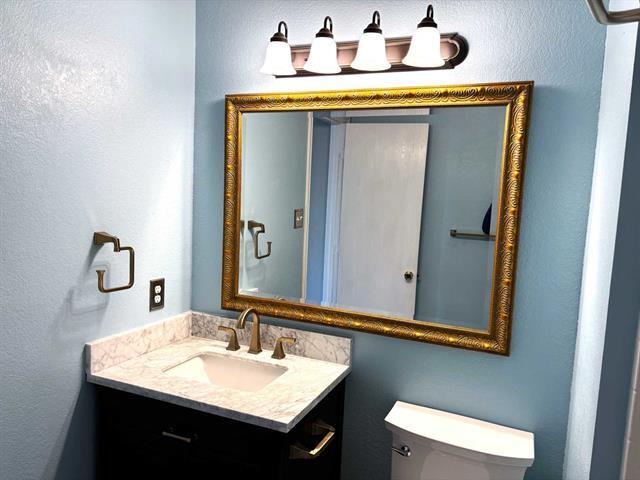 Building Photo - 8201 Canoe Ridge Ln