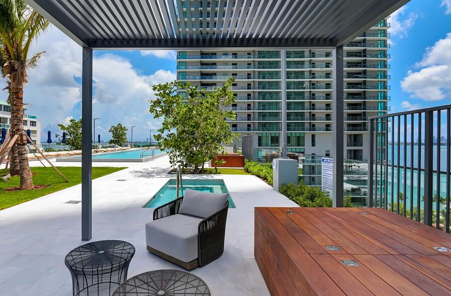 Building Photo - 3131 NE 7th Ave