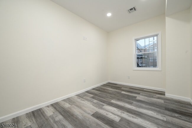 Building Photo - 287 Orange St