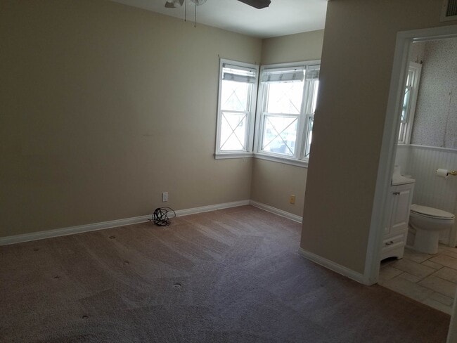 Building Photo - 1315 E Barkley Ave