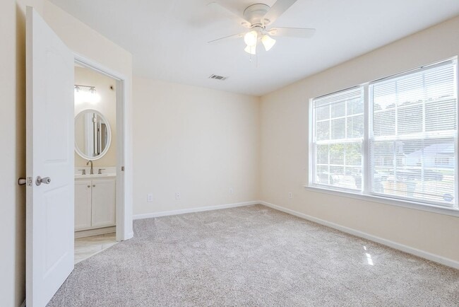 Building Photo - Unique 4BR Home with Private Upstairs Suite & Kitchenette in Georgetown