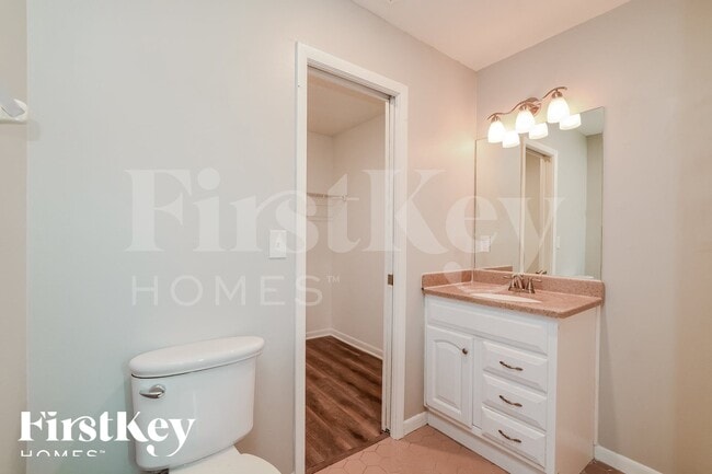 Building Photo - 1257 Poinsettia Dr