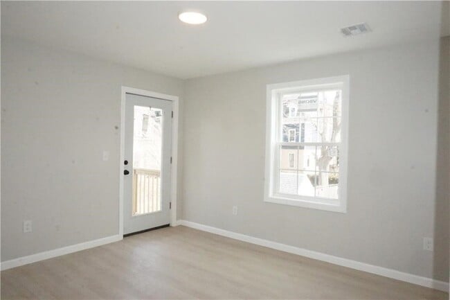 Building Photo - 359 Willard Ave