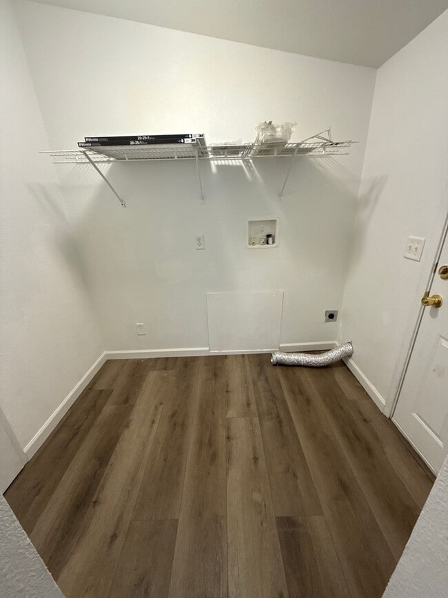 Building Photo - PETS Considered! SW Old Mill Area 4 Bdrm, ...