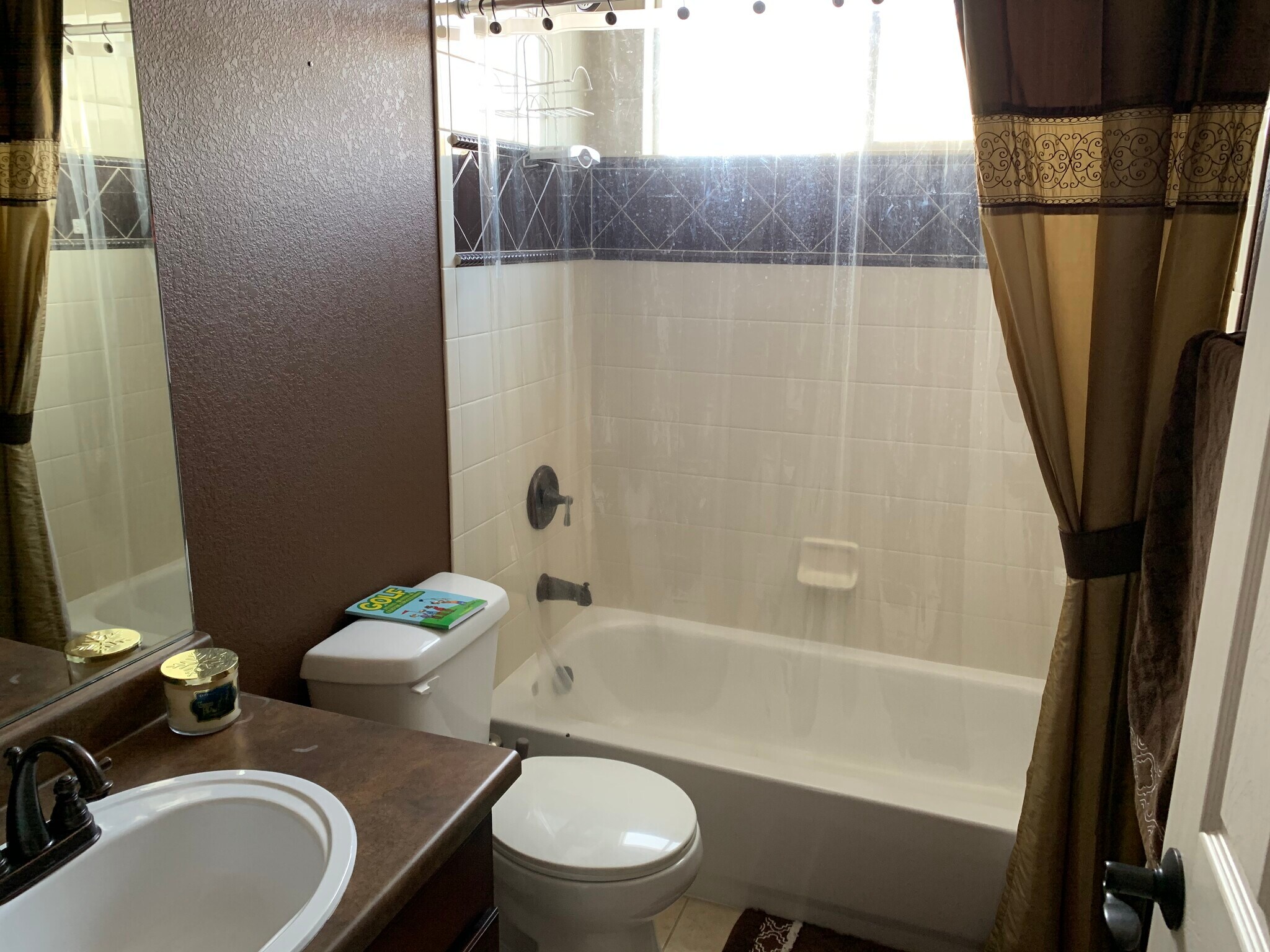 2nd full bath on main floor - 3635 Reindeer Cir