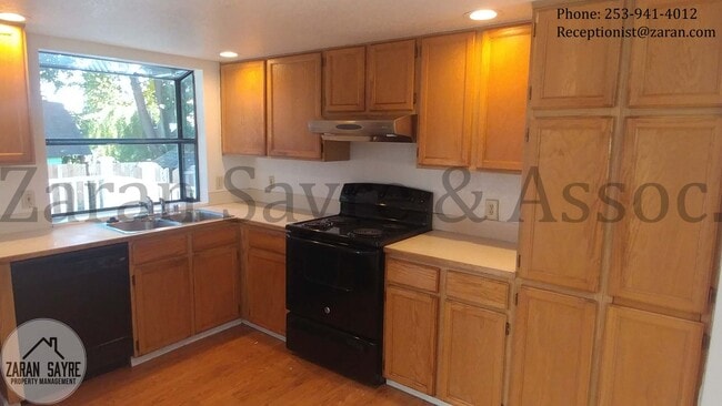 Building Photo - 386 - Beautiful Tri-level Home