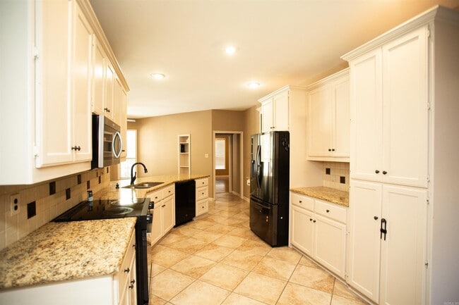 Building Photo - 808 Cartier Ln
