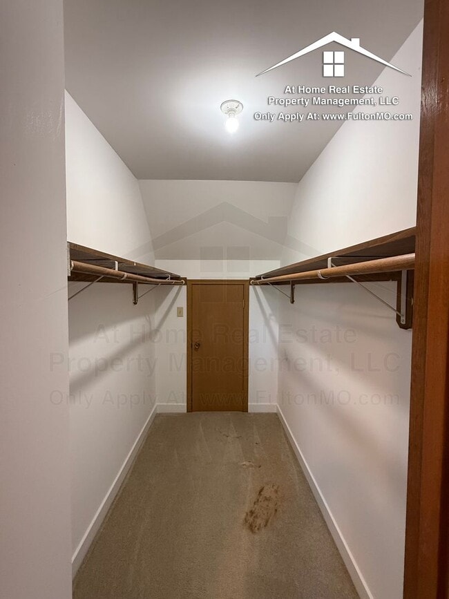 Building Photo - 2703 Mayflower Dr
