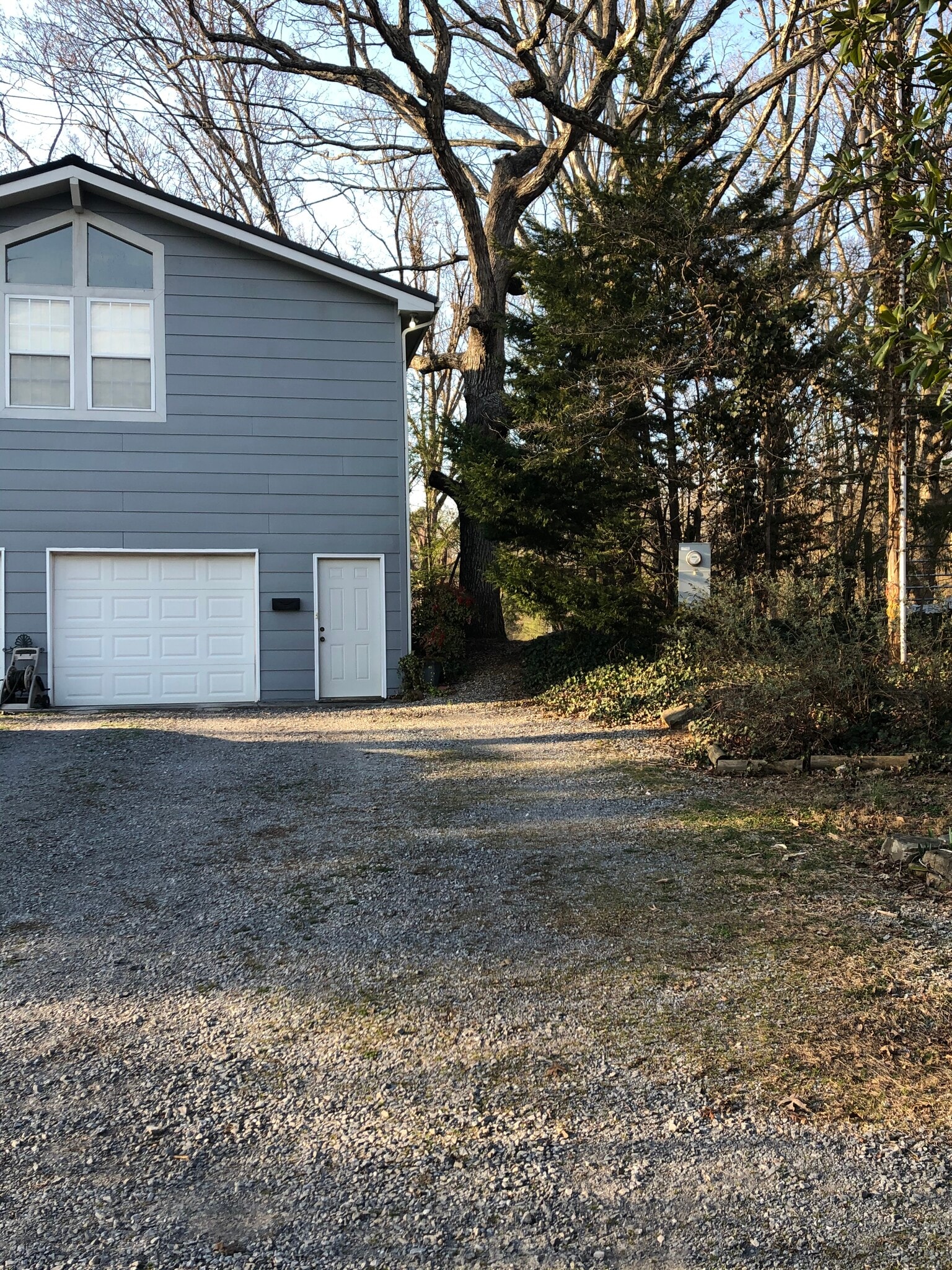 A little area for a garden on the right, if you want! - 8923 Path Way