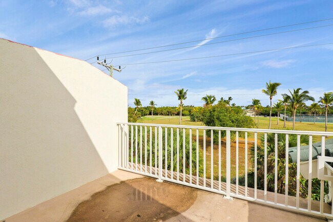 Building Photo - 360 Bella Vista Ct N