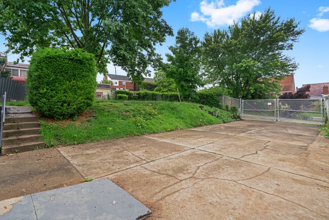 Building Photo - Stunning 3 bedroom home in Duquesne availa...