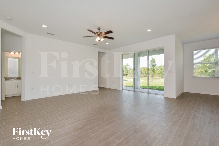 Building Photo - 611 Avila Pl