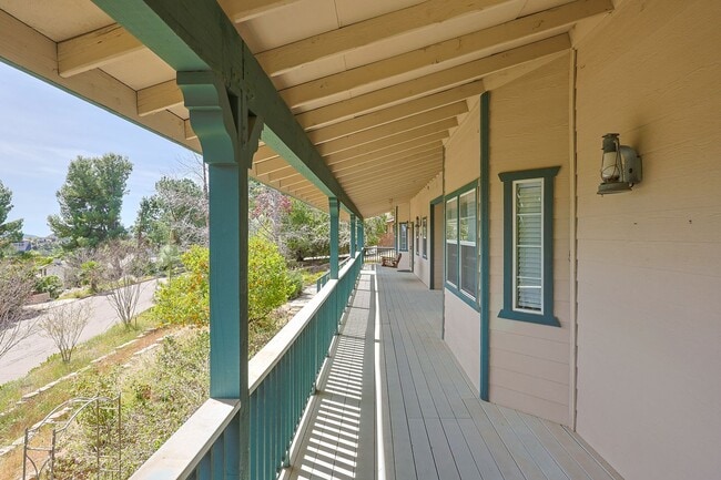 Building Photo - 5BR Home in Ramona Country Estates with Pool & Views