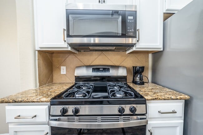 Building Photo - 10944 Chazenwood Dr