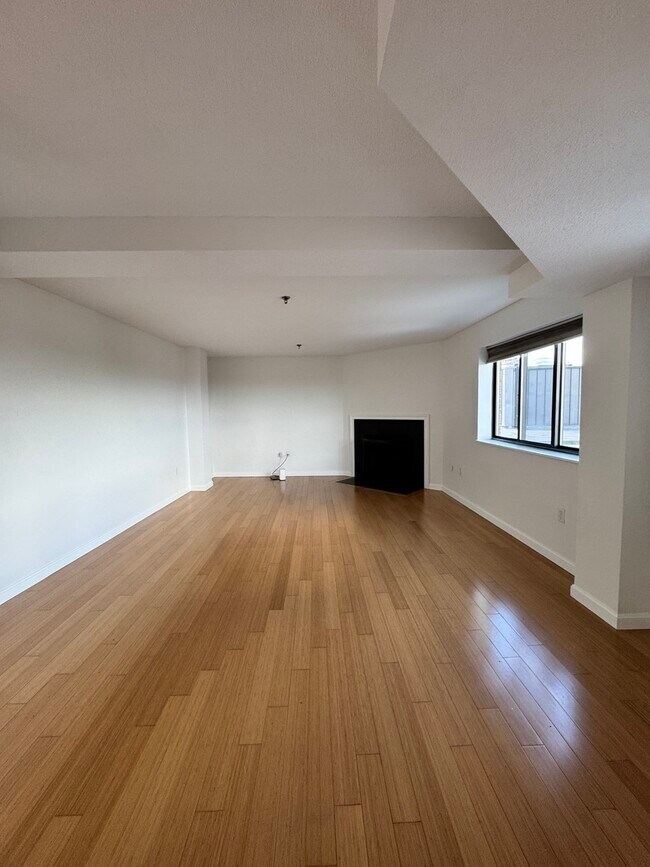 Building Photo - 147 Kelton St