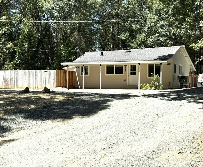 Building Photo - 204 Lambert Ln