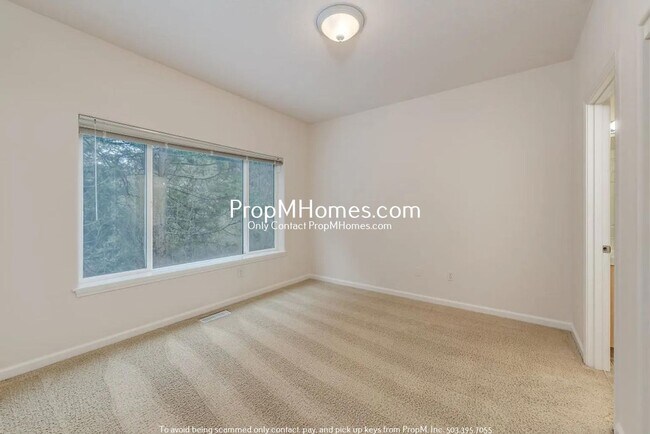 Building Photo - Spacious Three Bedroom Home on Bull Mountain - Gated Street!