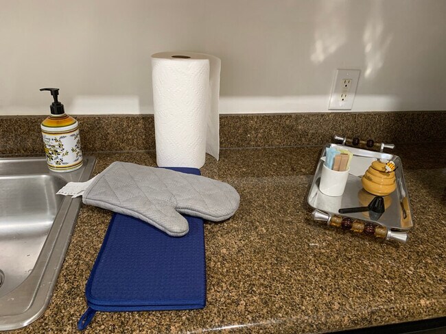 Building Photo - 2280 SW 32nd Ave