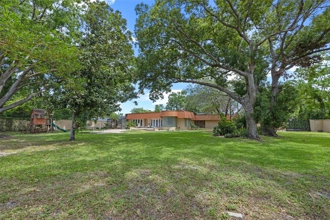Building Photo - 229 Flame Ave