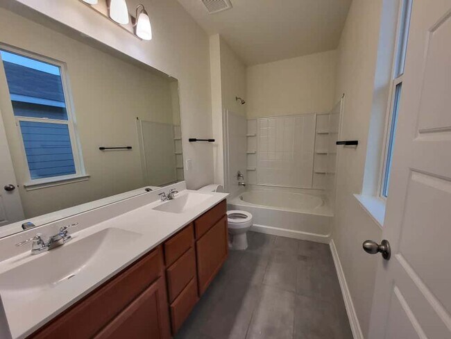 Building Photo - New Home In Cul de sac