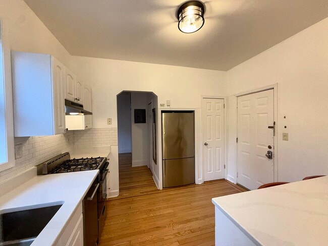 Building Photo - 36 Duncan Ave