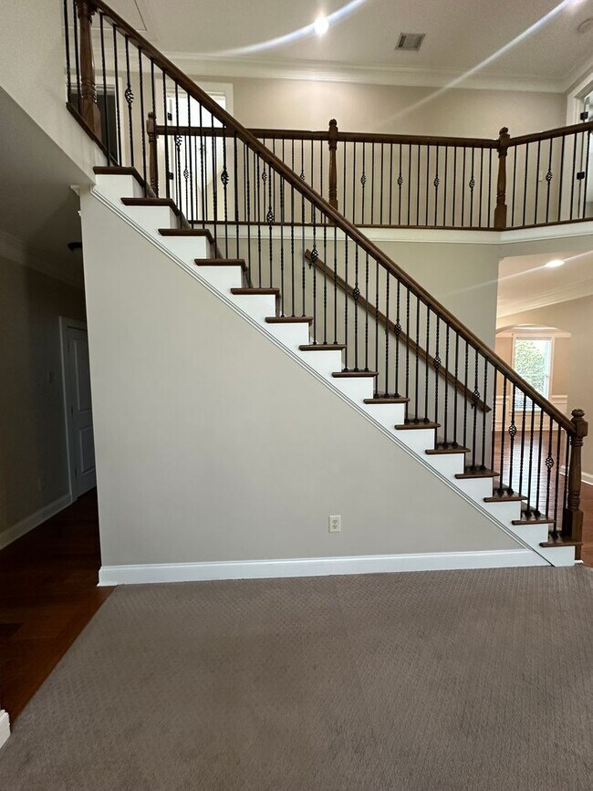 Building Photo - Brick Single Family Rental - 4 bedroom/4.5...
