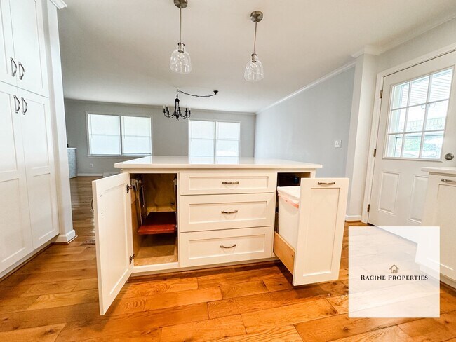 Building Photo - Beautiful Brick Ranch in Taylors, SC