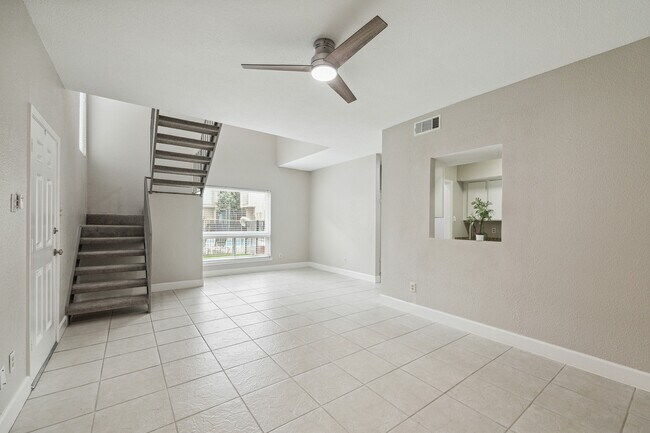 Building Photo - 1115 Augusta Dr
