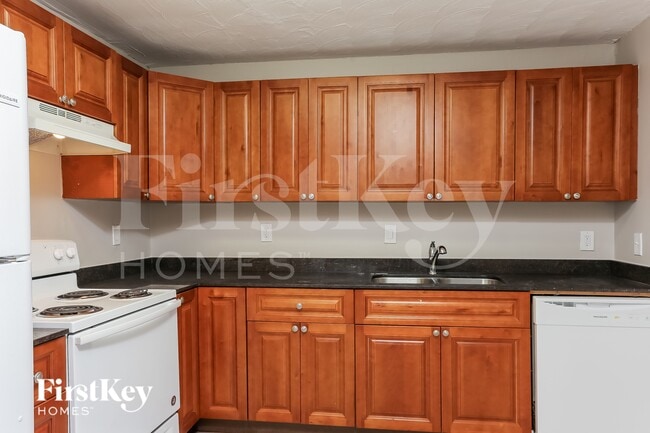 Building Photo - 1425 NE 29th St