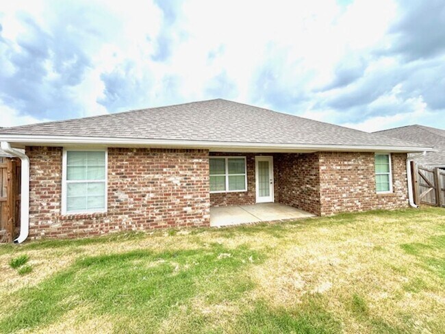 Building Photo - Beautiful 4 Bedroom 2 Bath Home! COMING SOON!