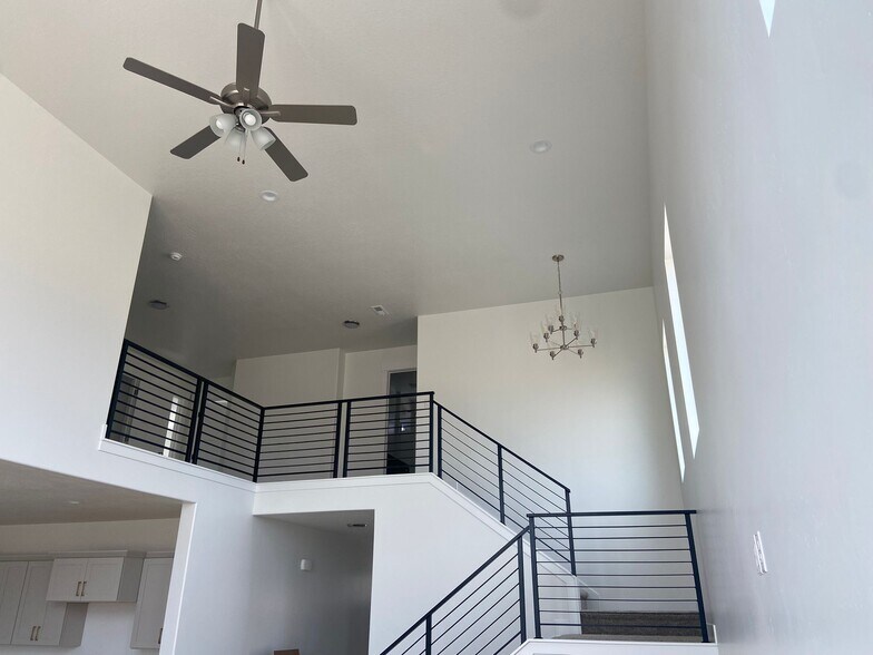 Building Photo - 1307 W Quailhill Rd