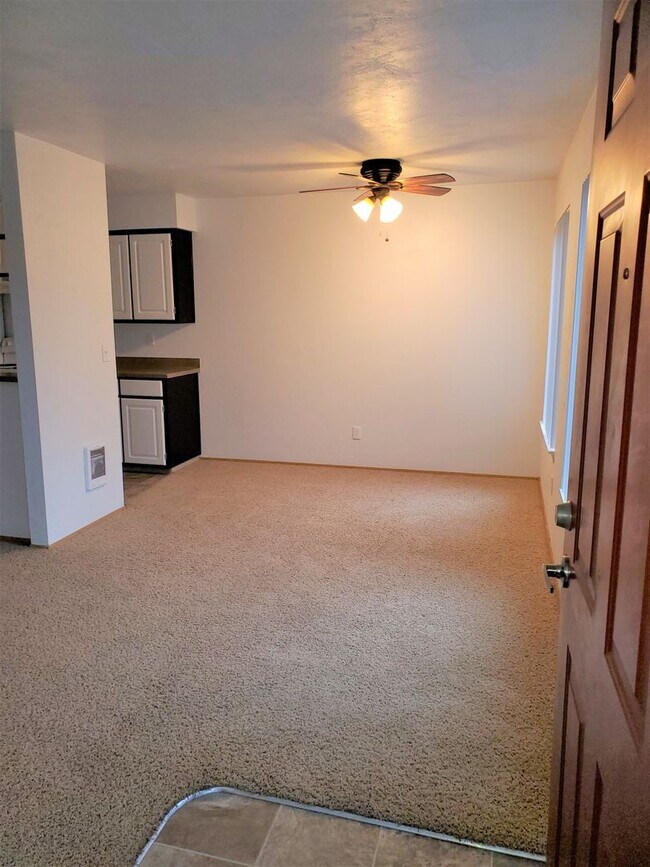 Building Photo - One Bedroom, One Bath - Special $1275.00 and Second Month Free!
