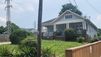 Building Photo - 703 W Markham Ave