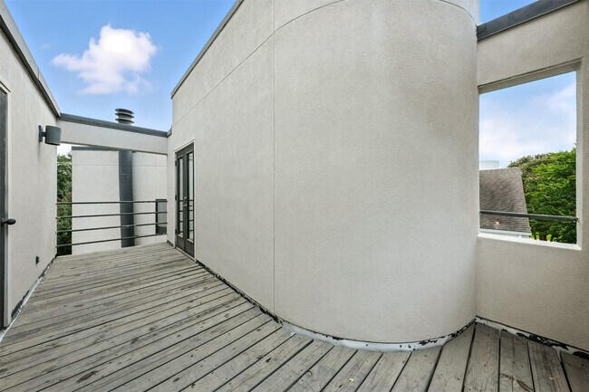 Building Photo - 2019 McClendon St