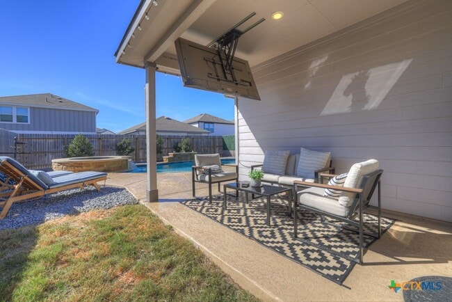 Building Photo - 816 Windflower